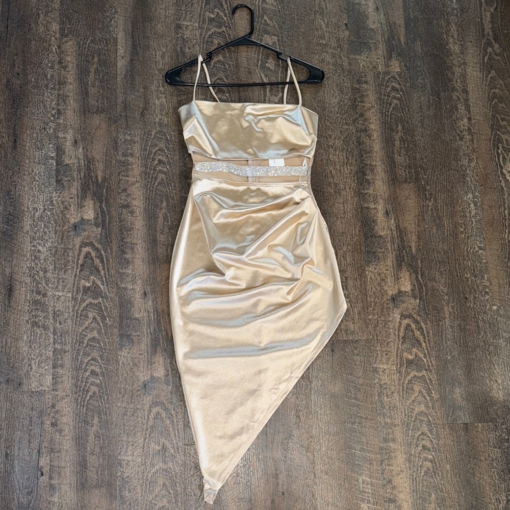 Elegant Gold Women's Dress